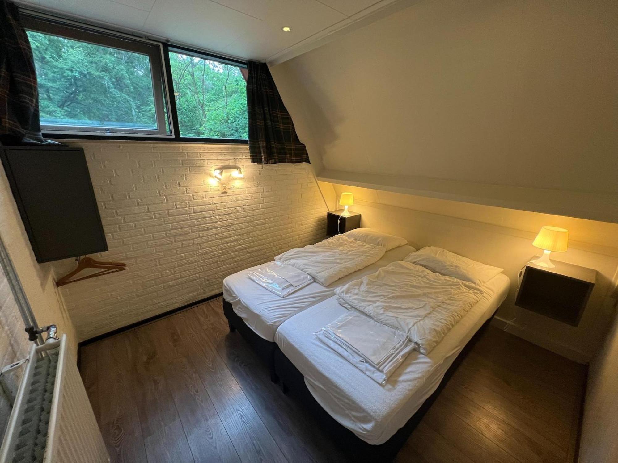 Modern Holiday Home In Stramproy In The Forest 外观 照片